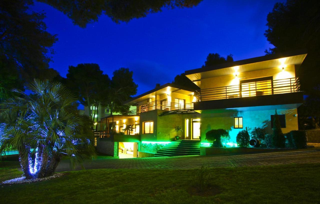 Villa Planet Салоу Екстер'єр фото